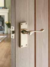 Choosing the right handle Latch handles Are for internal use and usually mounted on a backplate.