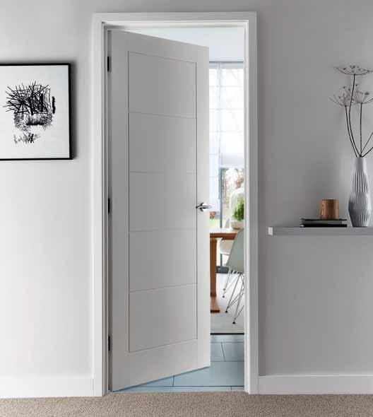 Linear smooth The smooth finish of this door lends itself to both modern and classic interiors.