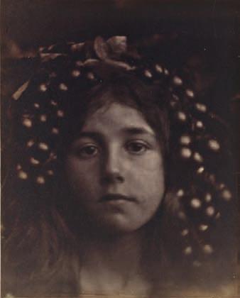 76 did Cameron, whose photographs were the basis of engravings for the 1875 edition. 28 She simultaneously produced her own photographically illustrated version.