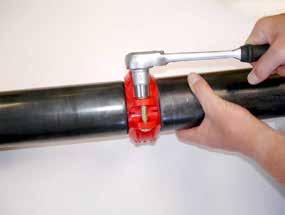 Grooved products installation instructions Installation guidance Assemble the bolts and nuts Model 1G (Tongue & Groove Style): Insert the remaining bolt into the bolt holes and tighten the nut by
