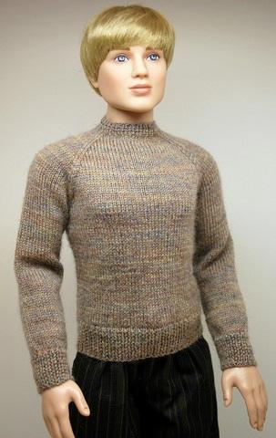 DWD Free Pattern #21 Easy Long Sleeve (Jumper) for Robert Tonner s Large 19-inch Male Dolls (Shown on Peter Pevensie from the Narnia collection) This easy pullover is one I designed to fit Robert