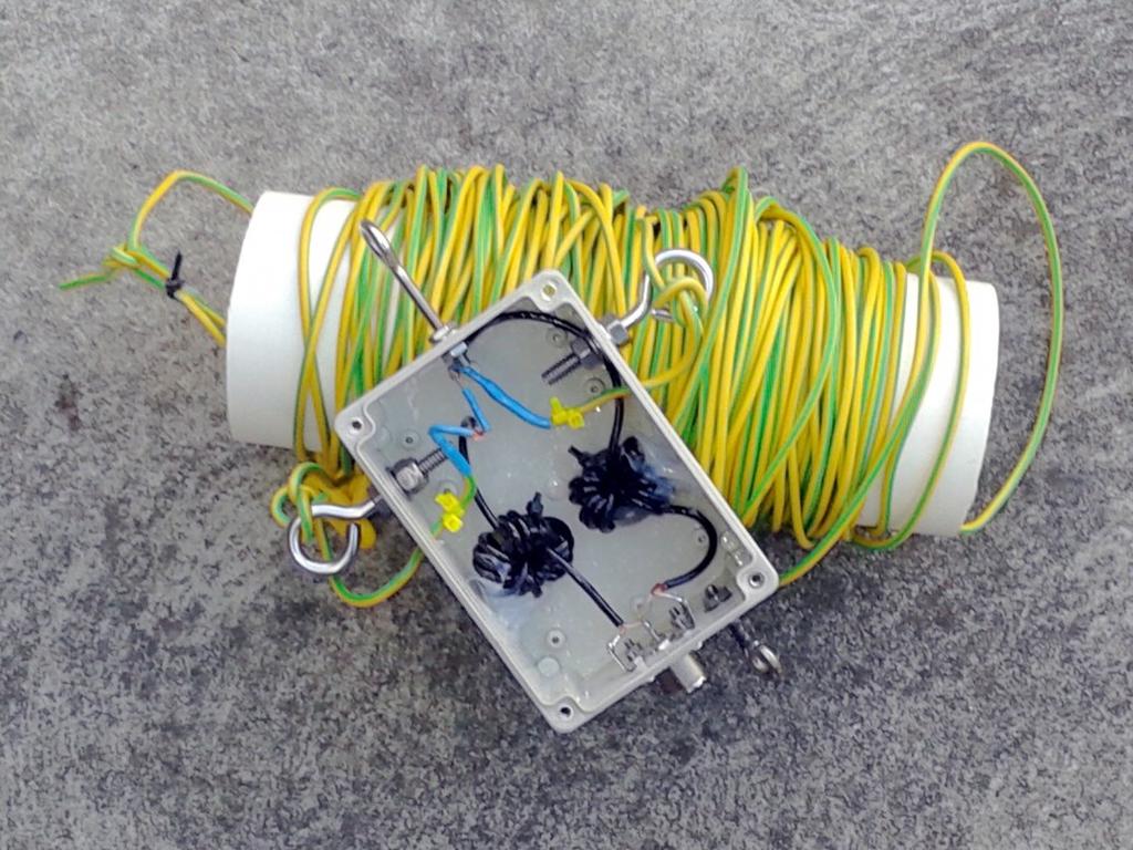 ANOTHER MULTIBAND WIRE ANTENNA Above The multiband long wire with balun (cover is off) by Ron VK3AFW.