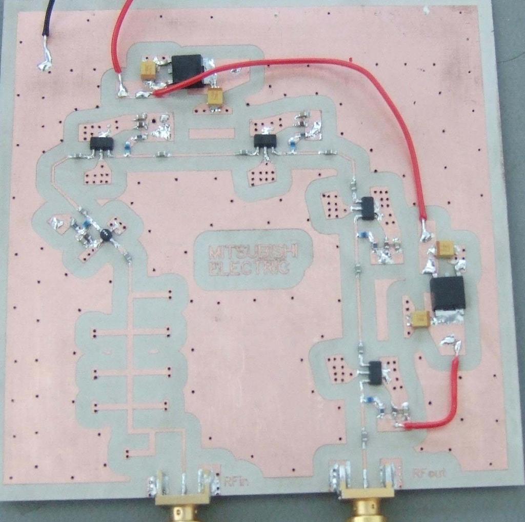 2.3 MB-OOK transceiver architecture 39 GND + 7 V HMC311ST89 + 7 V GND ERA-2SM HMC311ST89 RF out RF in 2.9-4.8 GHz BPF ERA-2SM RF in RF out (a) (b) Figure 2.
