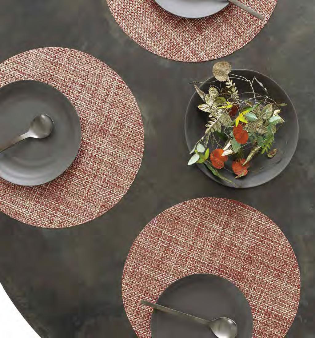 OPPOSITE: ROUND PLACEMATS IN TERRA BASKETWEAVE.