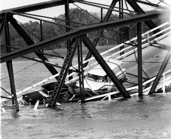 Grosse Ile Toll Bridge 1965 Span Collision On August 6, 1965 John T.