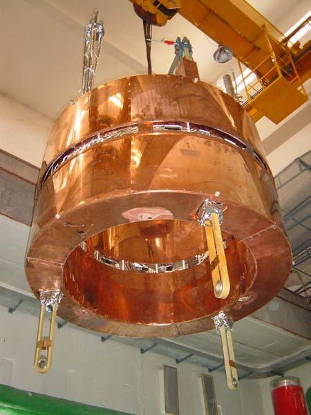 Figure 6: Cryostat bobbin with multilayer insulation and LN- 2 cooled radiation shield. Support links are also shown.