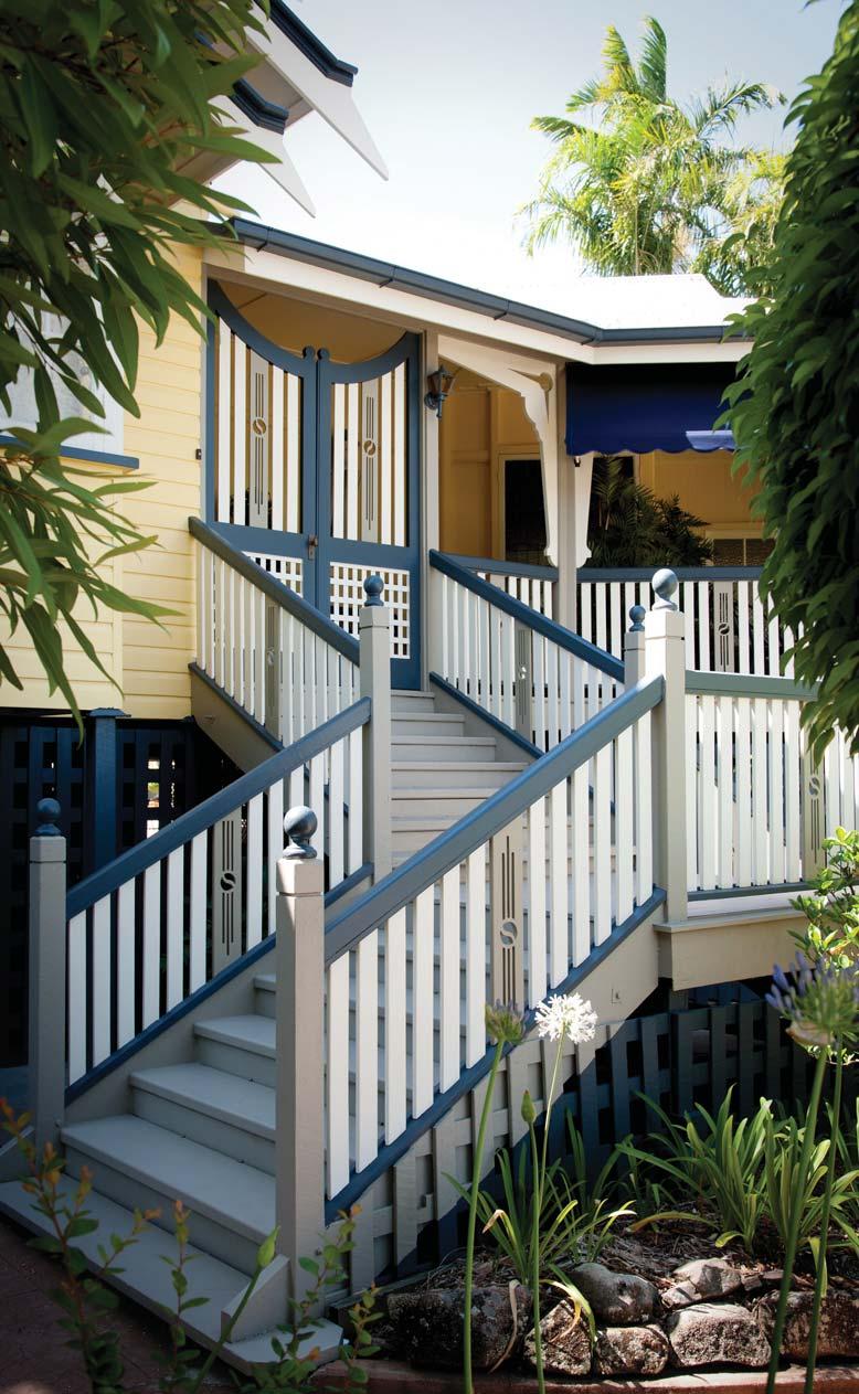 TDS 3 - Timber Handrails & Balustrades 6 PAINTING AND FINISHING EXTERNAL Unprimed Timber Nail holes should be stopped with an exterior grade wood filler.