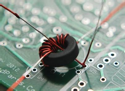 solder pencil. Using solder and a solder pencil, tin 1/2 inch of each wire, about 1/2 inch away from the twist junction. Install the wire by inserting the twisted end into the PCB as shown.