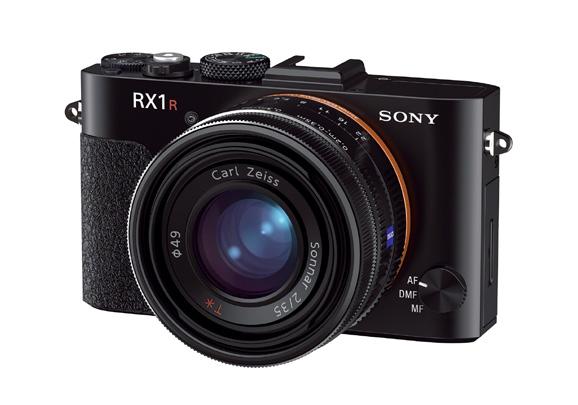 DSC-RX1R/B Professional compact digital camera Discover astonishing picture clarity and fine-tuned performance without the optical low-pass filter (OLPF).
