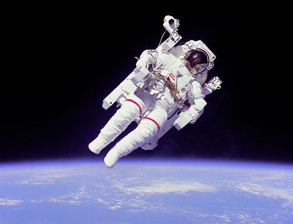 Astronaut Bruce McCandless using