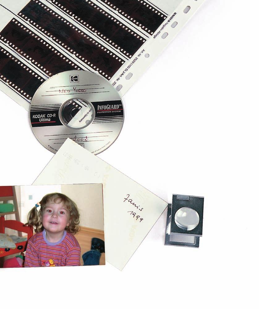 After Treatment After processing your films, burning image files to a CD, enlarging or printing pictures, there is still something to do. For example, pictures and prints have to be trimmed.
