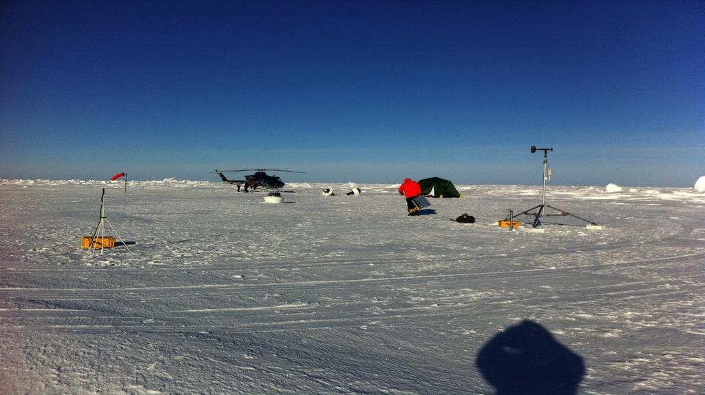 Satellites and autonomous robots: The future for Arctic observations Jeremy Wilkinson British Antarctic