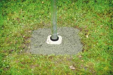 Phases 1. Dig a hole that is 50 cm deep and 50 cm wide. Put the concrete base in the hole. 2. If you use a ready-made concrete base, put the sleeve in it.