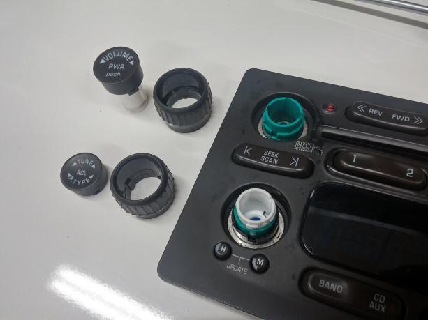 also TAKE NOTE of the rubber pieces associated with each knob insert as