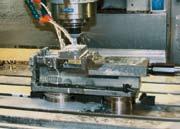 On desk clamper Integrable clamper Two-fold clamping base SINGLE CLAMPING / MULTIPLE CLAMPING Clampers can be used as single ones or in modular groups with two or more clampers for larger workpieces