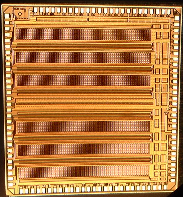 Figure 1: Photograph of the fabricated PSEC4 die. The chip dimensions are 4 4.2 mm 2. 64 2.
