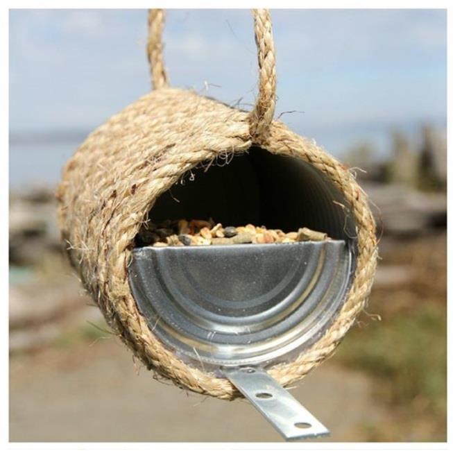 Recycled bird feeder The method: Make your very own bird feeder using materials you Clean used tin can keep the lid Can opener Rope or paint as decoration Rope or string as a hanger Piece of scrap