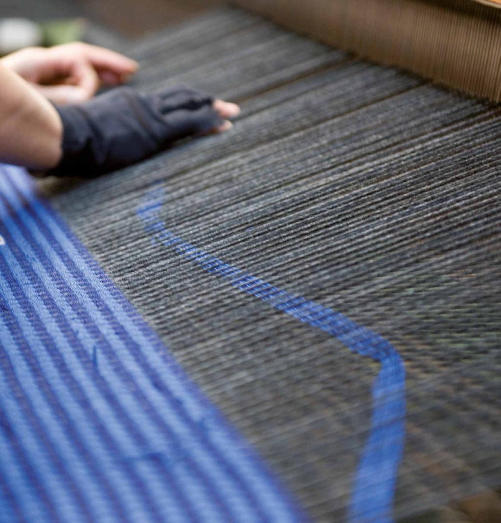 Processes At we pride ourselves in the expertise of our craftspeople. s rugs and carpets are produced using three different techniques: weaving, tufting and knotting.
