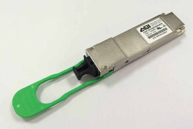 Features Applications 100 Gigabit Ethernet Hot-pluggable QSFP28 form factor 4 x CWDM Uncooled DFB Laser (1270/1290/1310/1330 nm) PIN Photo Detector -5 C to +70 C case operating temperature range 2Km
