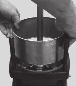 Place the Spacing Ring (Pos. 116) onto the pump head.