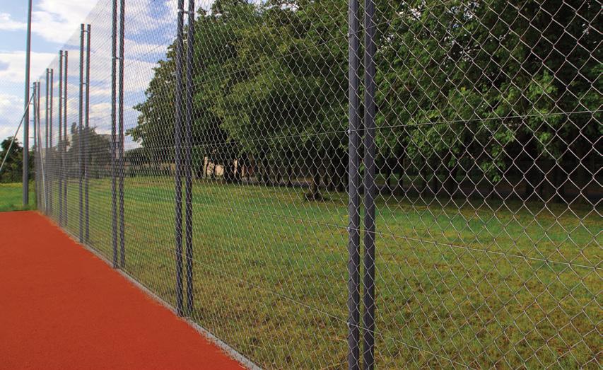 CHAIN-LINK fencing Wire mesh fencing is the most popular and most commonly used fencing system in Poland.