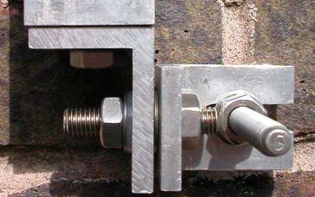 The anchor kit has a series of nuts and washers, to ensure that longitudinal thermal expansion of the beam does not cause spurious readings, these must be fitted in the correct order, detailed below,