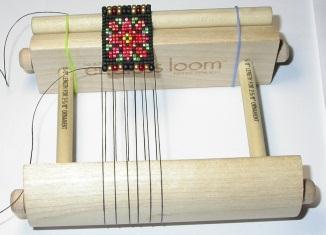 Begin a new 5ft or longer thread to exit from the bottom right of a seed bead unit.