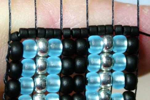 Begin Delica bead patterned rows: Select a