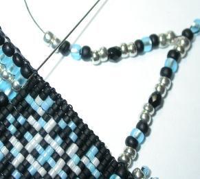 44 45 46 Top Netting: size 8 seed beads 44-46 String 2 silver, 1 black, 1 blue, 1