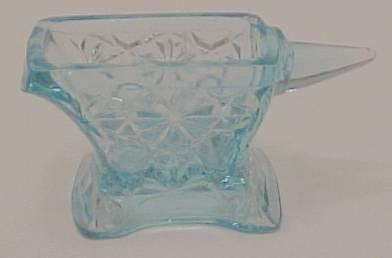 Wright Item: Daisy & Button Sandle (Mold purchased by Fenton Glass) Reference: H&J 840 Size: 4 5/8 Long, 1 5/8 Wide, 1 1/2 High Remarks: