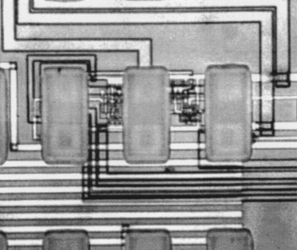 Fig. 2. Microphotograph of the fabricated circuit. The diodes are 20 m 50 m and are situated directly above the circuit. addition to any other array optical connections to other parts of the system.