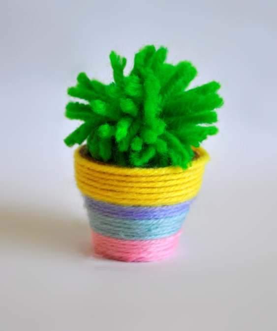 Pot 10: Put the green pompom in the vase,