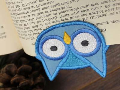 Use these charming peeking bookmarks the next time
