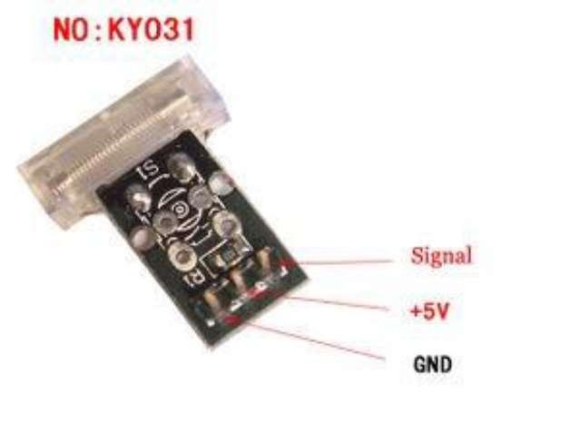 LED, the digital temperature sensor connected digital three interfaces, when the digital temperature