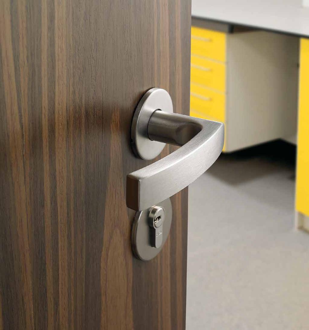 Briton 4700 Series door furniture For optimum performance The 4700 Series furniture range offers specifiers a wide choice of styles for the primary operating hardware - lever handles