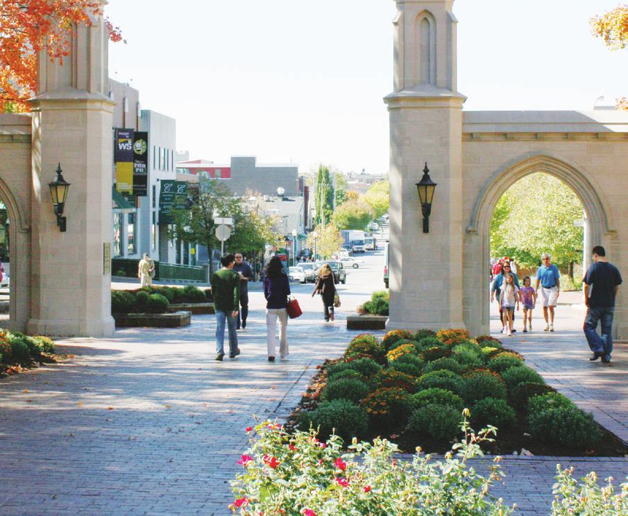 BLOOMINGTON EXCEEDS EXPECTATIONS A thriving live music scene, coffeehouses, farmers markets, festivals, eclectic restaurants, and picturesque scenery are just part of what makes Bloomington the