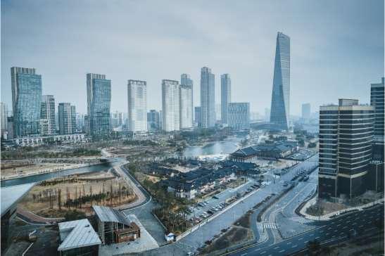 New Smart Cities: Songdo Songdo, South Korea was described in 2014 by its US developers as the largest real estate investment ($40 bn) in the world.