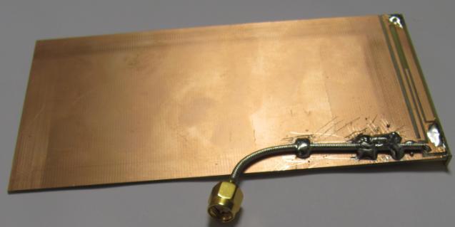 Both the edge and the main PCB are soldered together to form the prototype. The simulated and measured reflection coefficients of the proposed antenna are shown in Fig. 5.