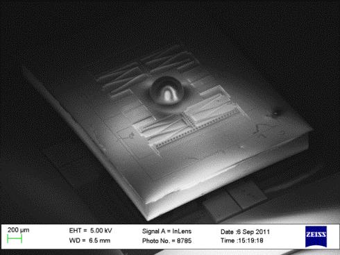 Chapter 5: Integrated VCSEL and Lens Scanner 45 (a) (b) (c) (d) (e) (f) Fig. 5.8. Photographs and SEM images of the MEMS and alignment chip.