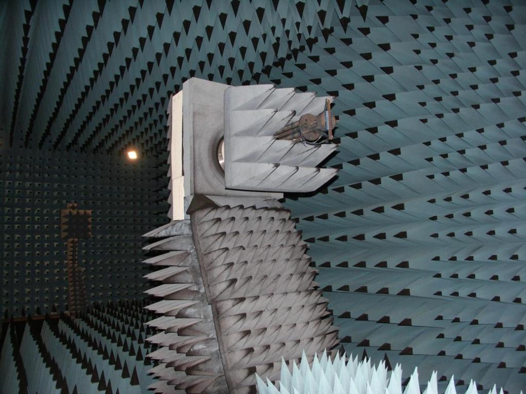 Chapter 6: Measurement Results Figure 6.7 Anechoic Chamber Measurement Setup.