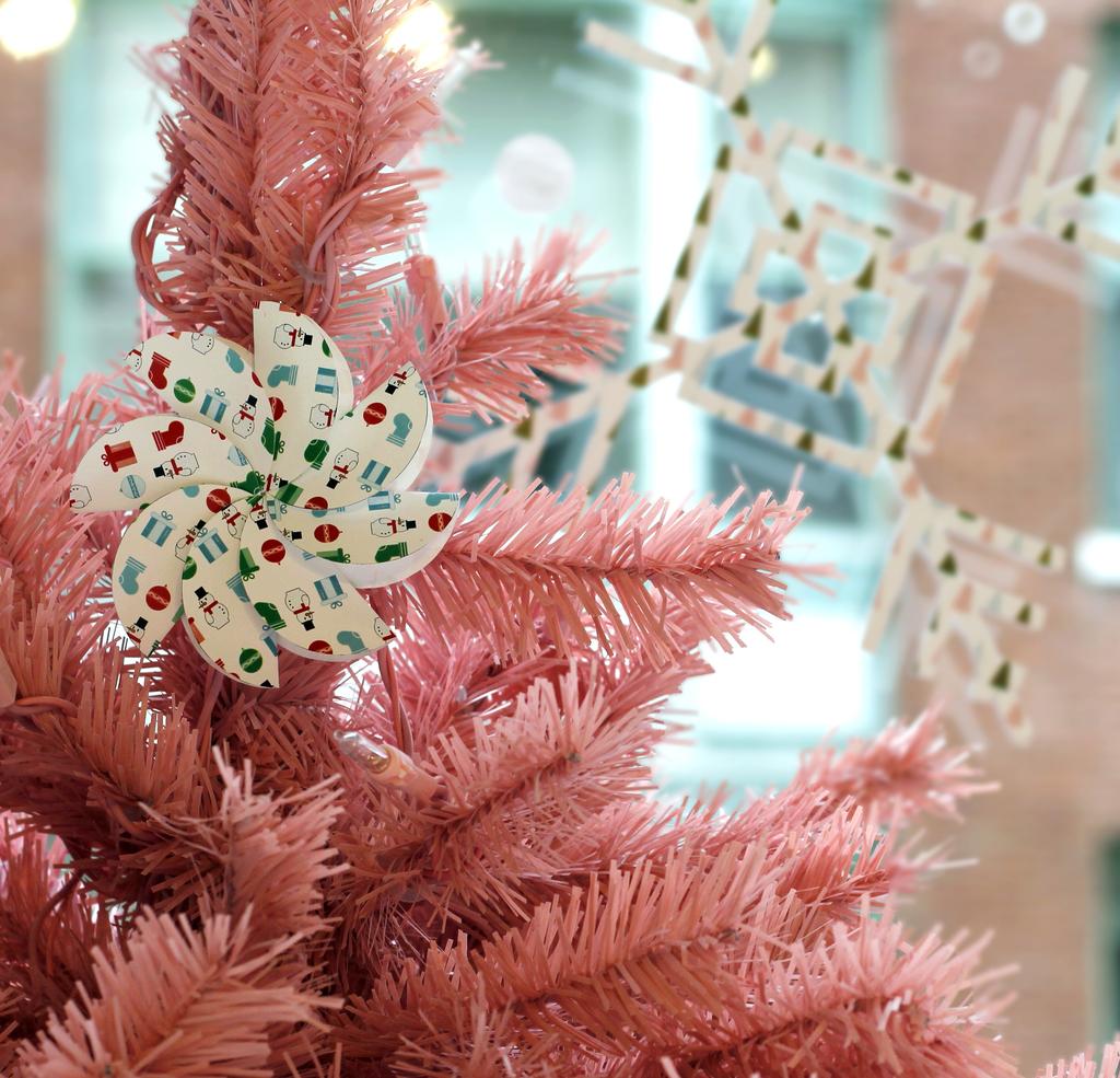 FOR FUN DIY Holiday Decorations These DIY holiday decorations can help you get in the spirit of the season and have your home looking festive.