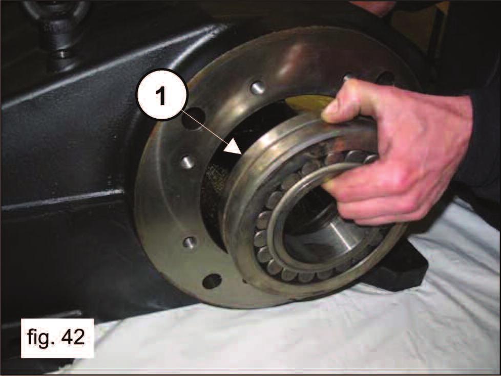 Separate the caps from the connecting rod; correct coupling is guaranteed by the numbering on the side (1, fig. 33).