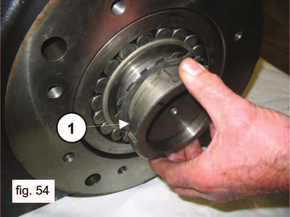 Unscrew the ring nut, insert the safety washer (1, fig.