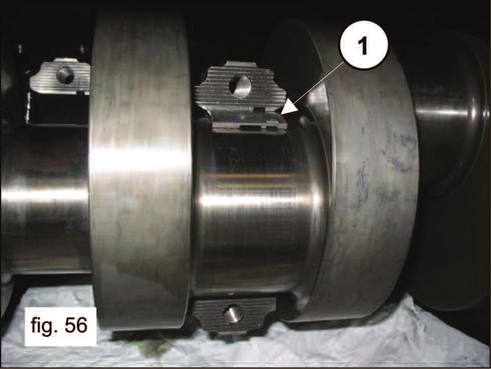 Remove the device that blocks the connecting rods using p/n 27566200 (1, fig. 31).