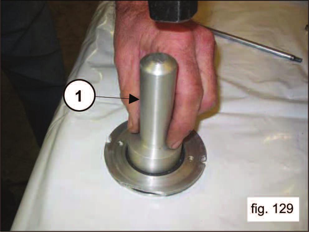 Insert the oil seal in its cover (1, fig.