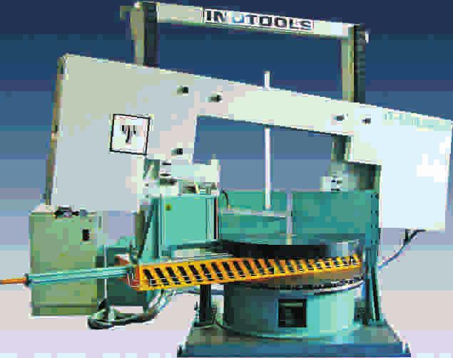 Double Column LMG SWM & LMG SWA Bandsaw Machine State of the Art Mitre-Swivelinmotorized head swiveling facility from bandsaw machine with 90 to 45 at left and 90 to 30 at right.