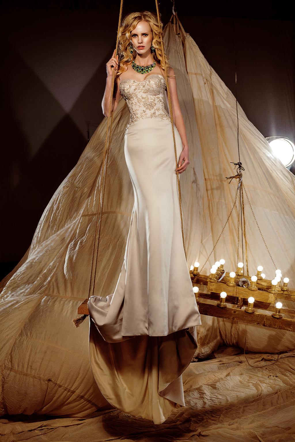 Jesien Wholesale price: $315 Open light fitting dress, made of thin satin in the cappuccino color