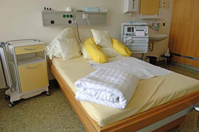 Bed protection SELEFA Bed protection Spreading of infection is prevented by protecting the patient mattress with a plastic mattress cover.