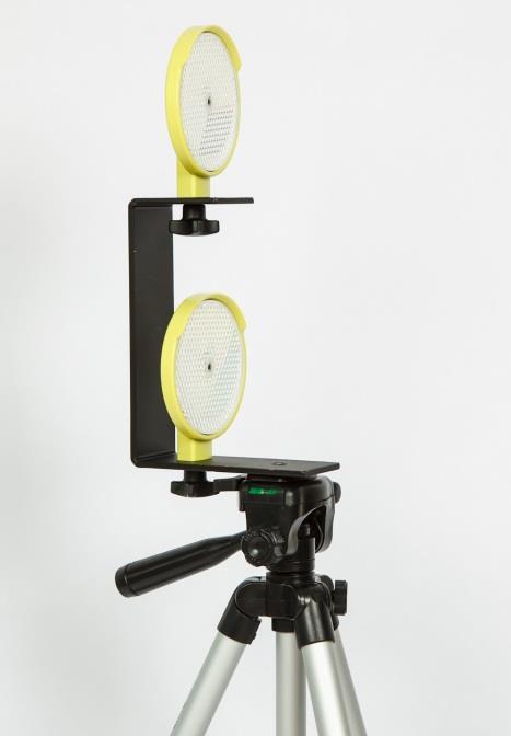 Then mount the bracket onto the tripod and connect it with the photocells using the jack-jack cable.