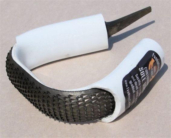 com These unique rasping tools have been designed specifically for use in cleaning the soles and bars of horses hooves. Their use promotes healthy sole horn on both shod and barefoot horses.